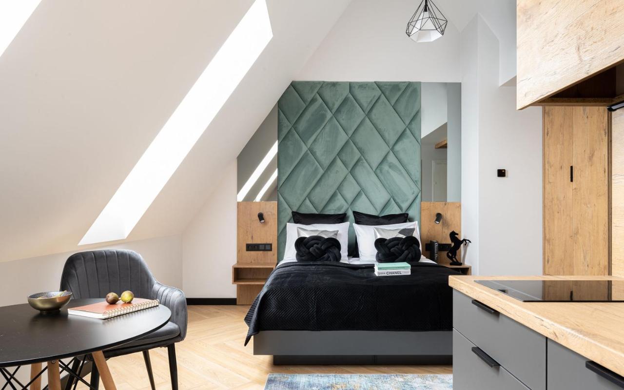 Studio,1300756195:JPEG